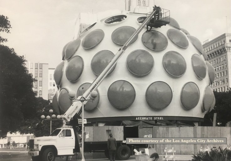 Buckminster Fuller's Fly's Eye Dome under construction. 